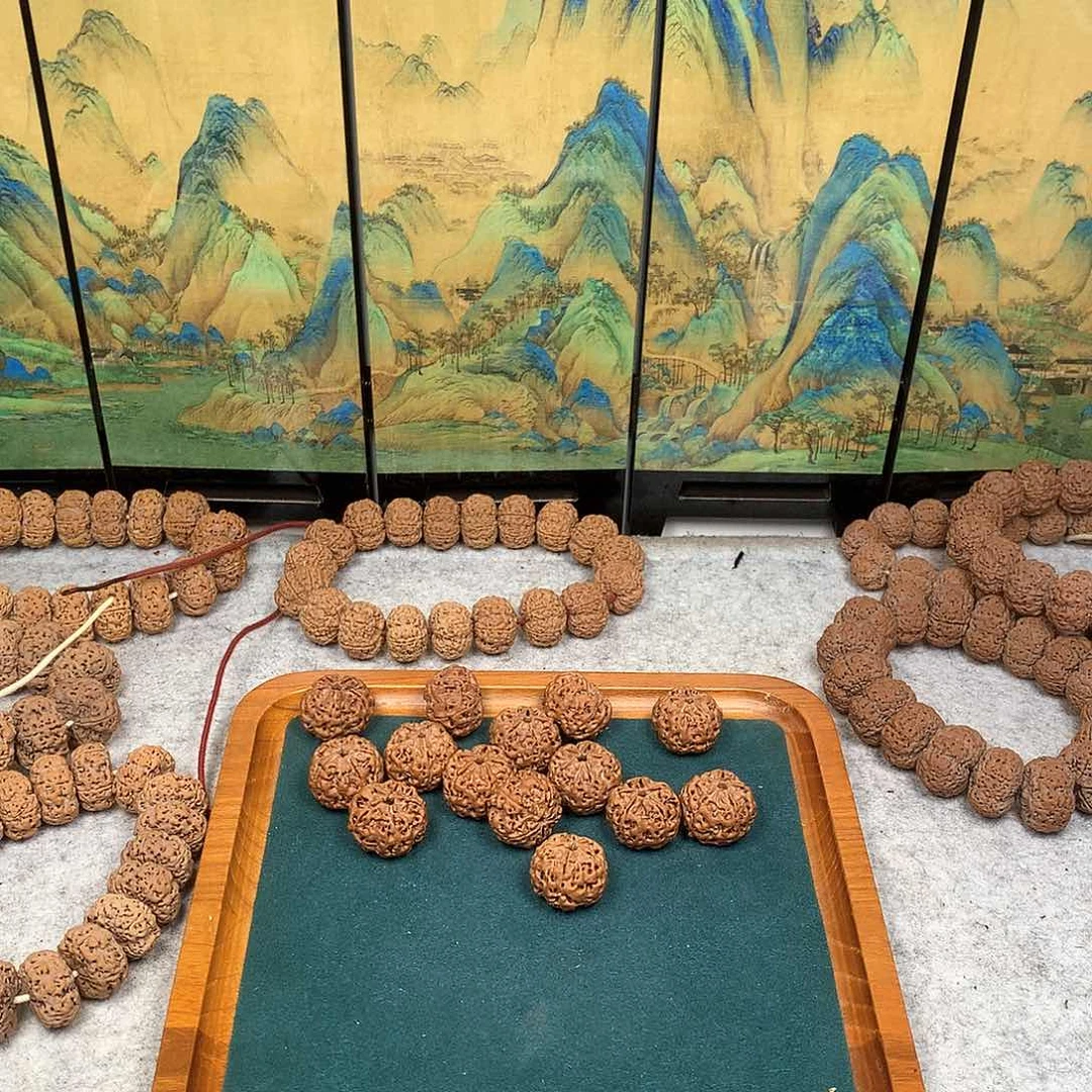 手串金刚菩提?**?1、24蜂王