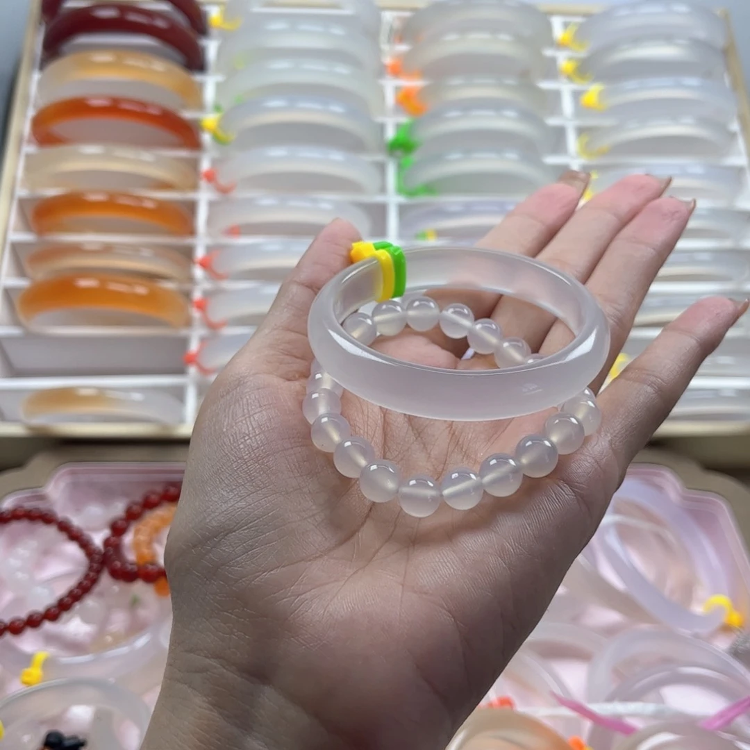 薇***淇玛瑙/玉髓手镯未镶嵌