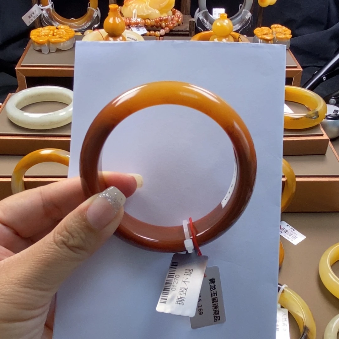 小***7未镶嵌石英质玉（黄龙玉）手镯H