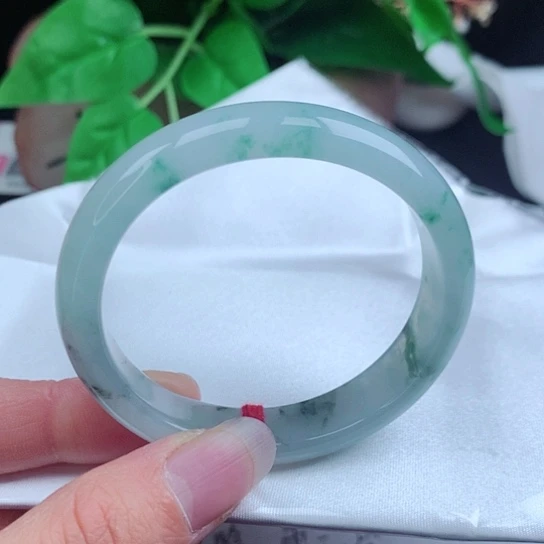翡翠手镯未镶嵌       贵妃54 冰飘花