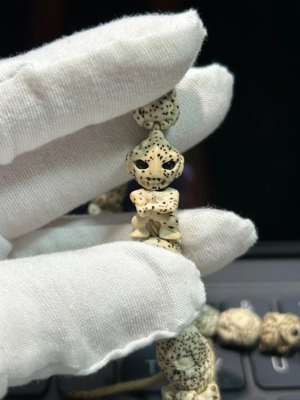 星月菩提雕刻 奥特曼 配饰 背云 三通 小挂件 海南料 原生态