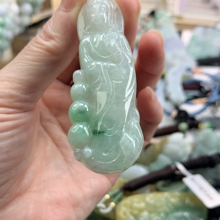 翡翠手镯未镶嵌吊坠