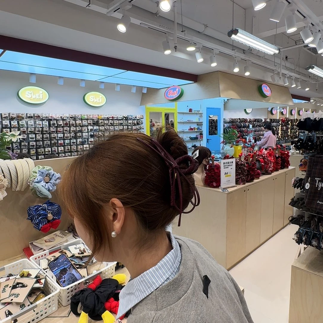 非金属灰红色皮面抓夹63