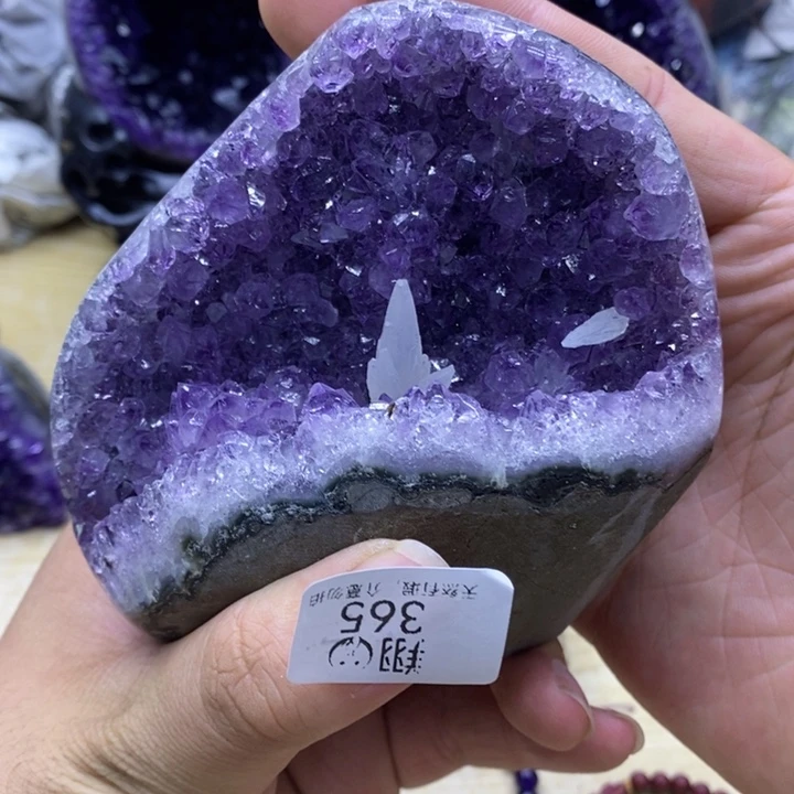 雨***石未镶嵌紫晶大型摆件（非配饰）