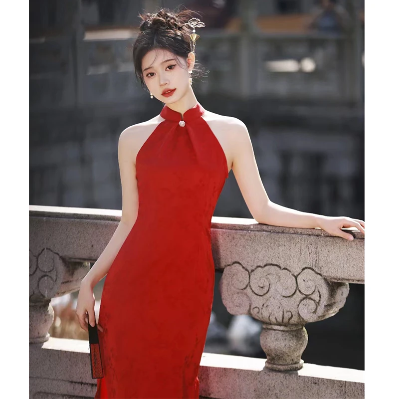 红色旗袍订婚新款夏季敬酒新娘无袖2025年轻少女改良中式挂脖礼服