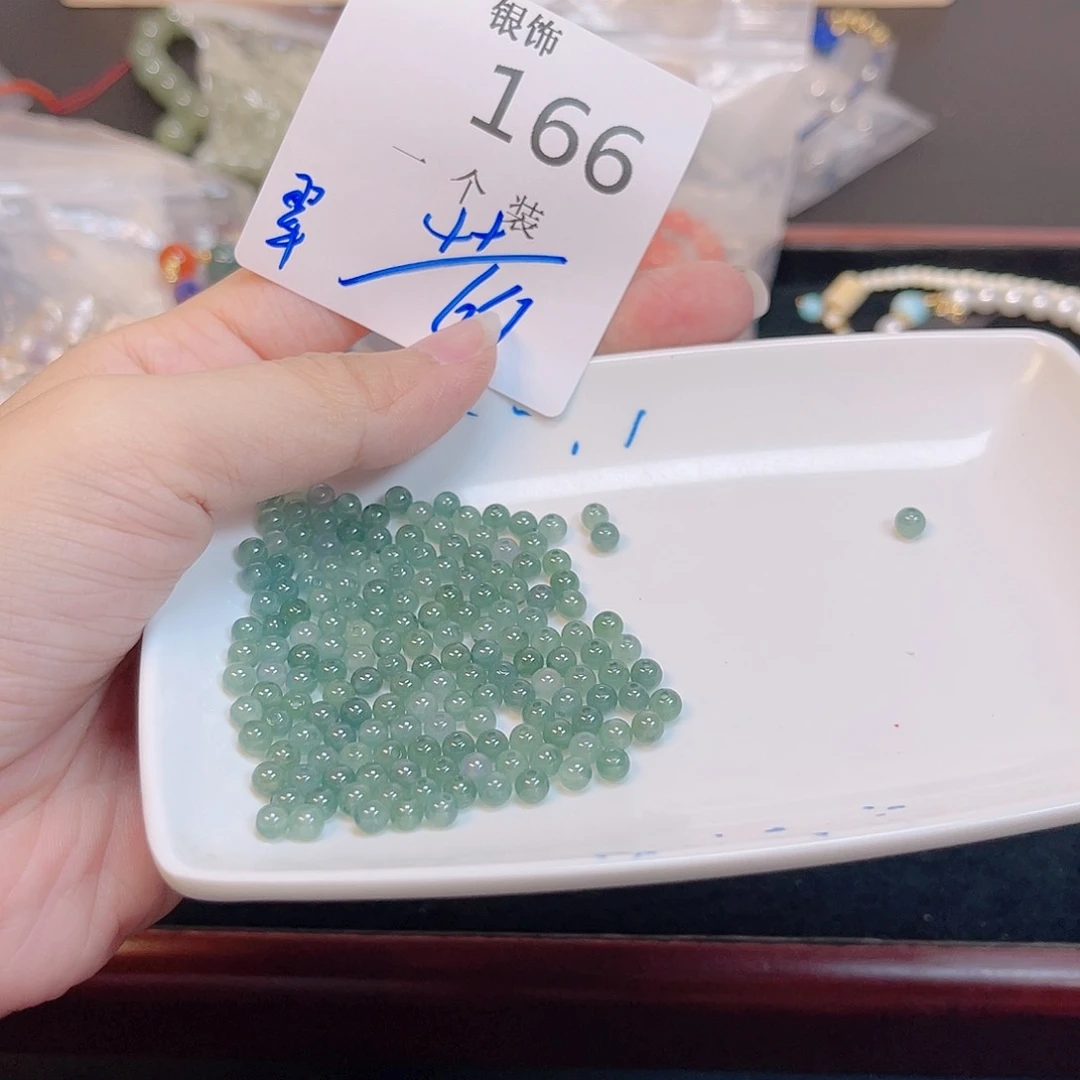 和田玉未镶嵌珠宝半成品166 。