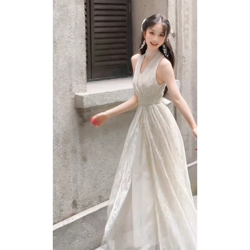 挂脖连衣裙2025夏季新款法式气质无袖系带收腰显瘦中长款百搭裙子