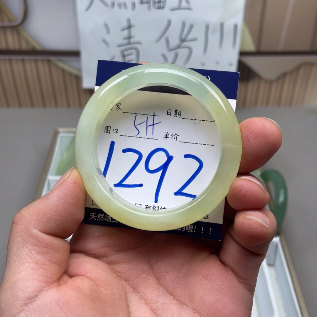 岫玉手镯手镯未镶嵌