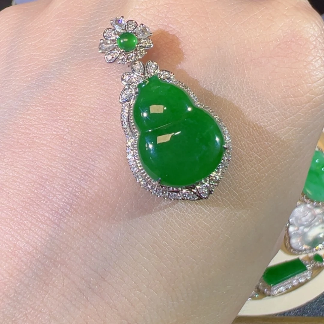 【闪购商品】翡翠吊坠(不含链)18K金镶嵌缅甸翡翠辣阳绿葫芦