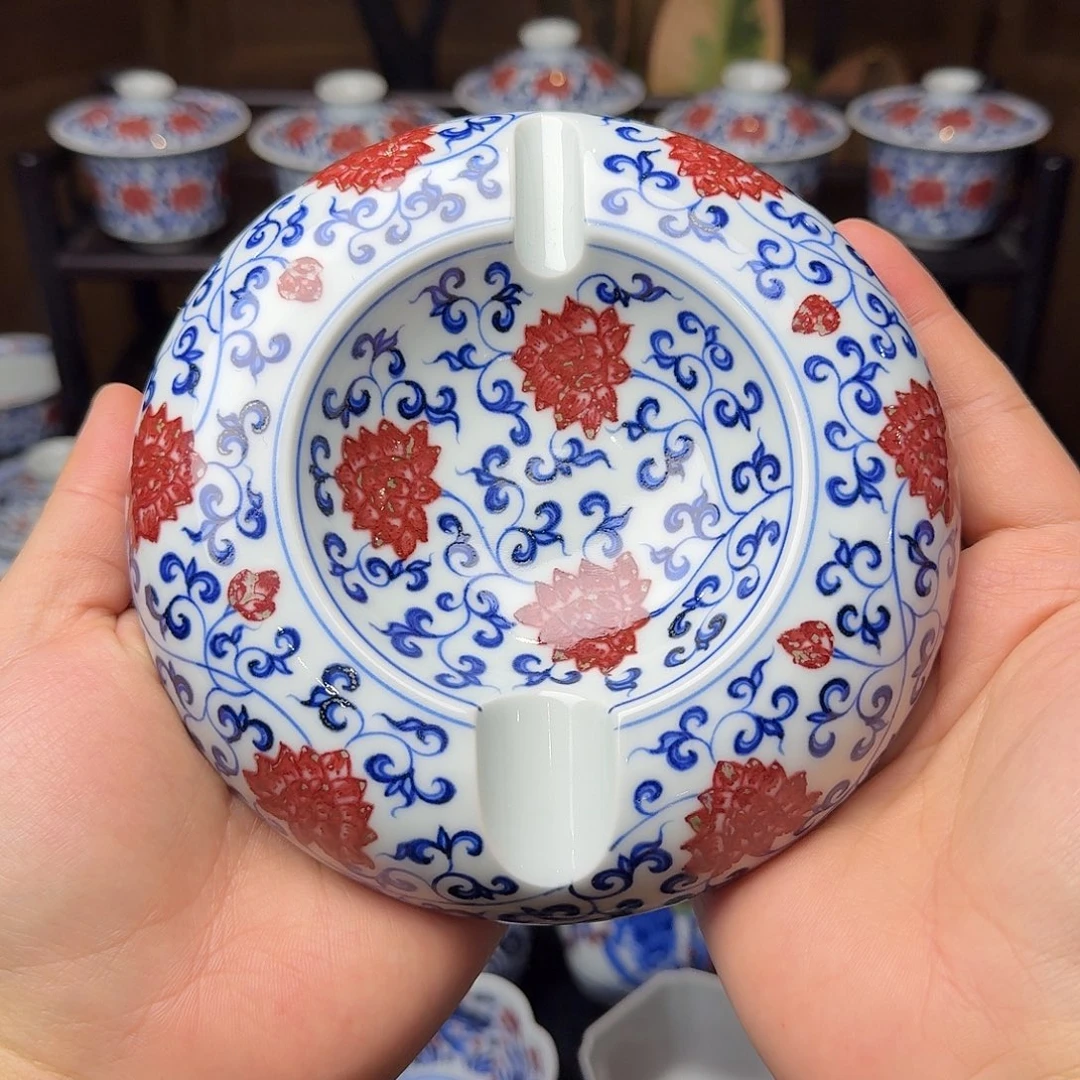 青花釉里红金刚莲雪茄缸
