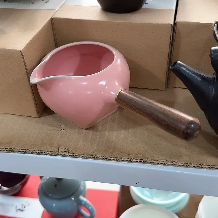 主人杯一个，瓷？？品茗