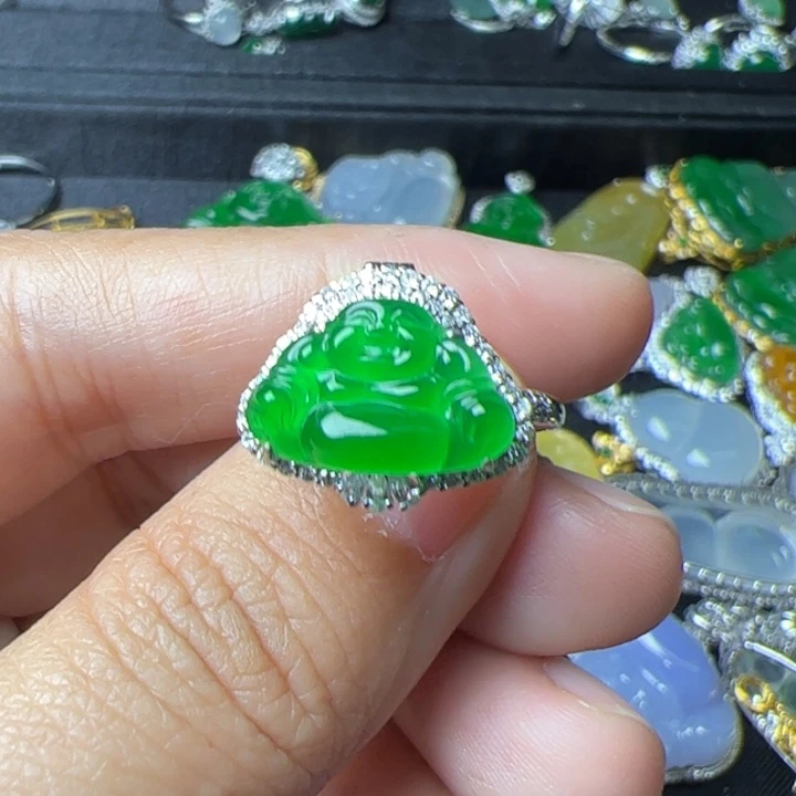 艾***朵翡翠18K金镶嵌戒指