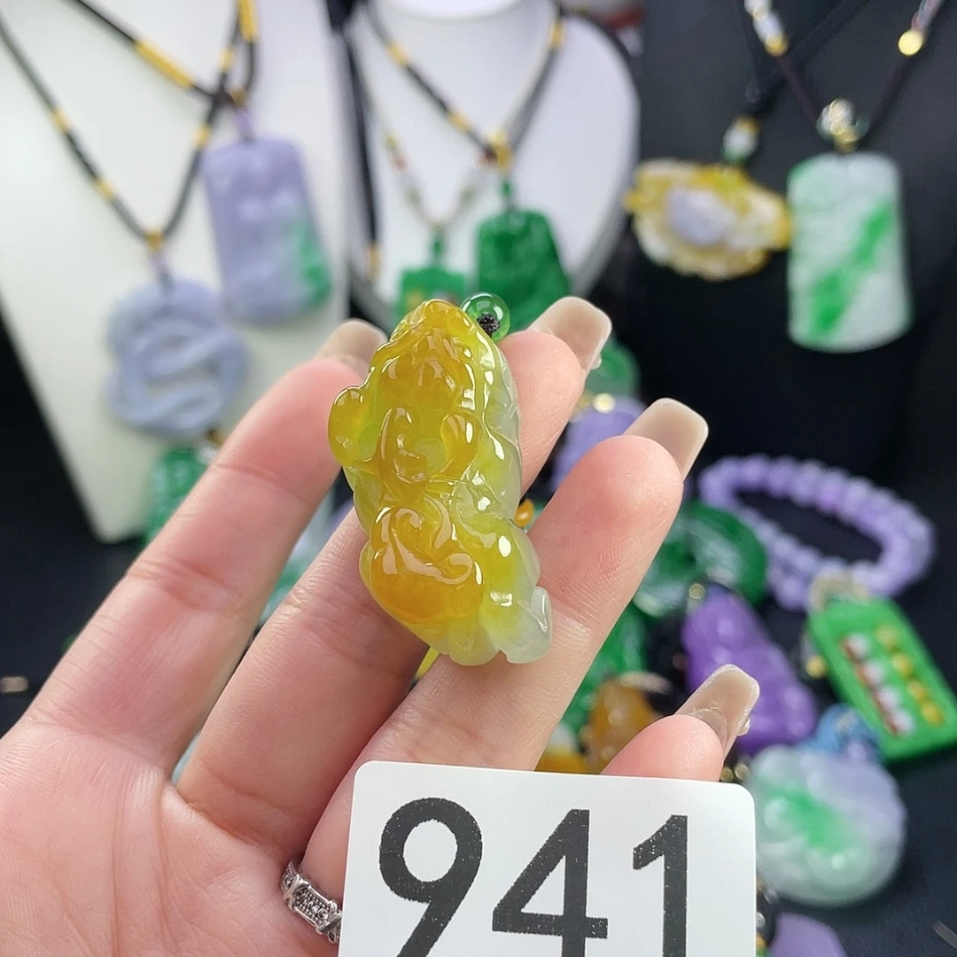 翡翠未镶嵌吊坠(赠链)