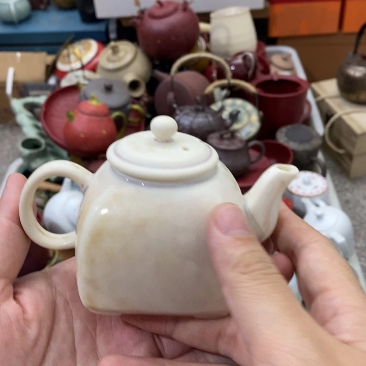 陶瓷艺术品及陶瓷壶