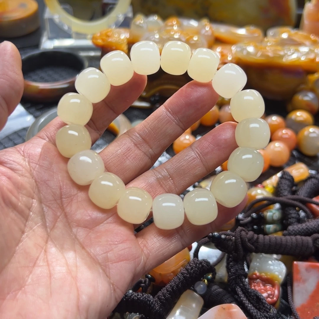 石英质玉未镶嵌颈饰