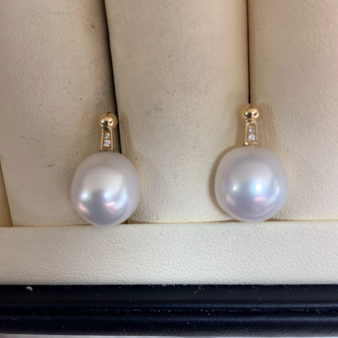 18K金镶嵌海水珍珠耳饰