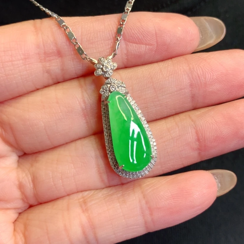 【闪购商品】颈饰18K金镶嵌翡翠特色戒面