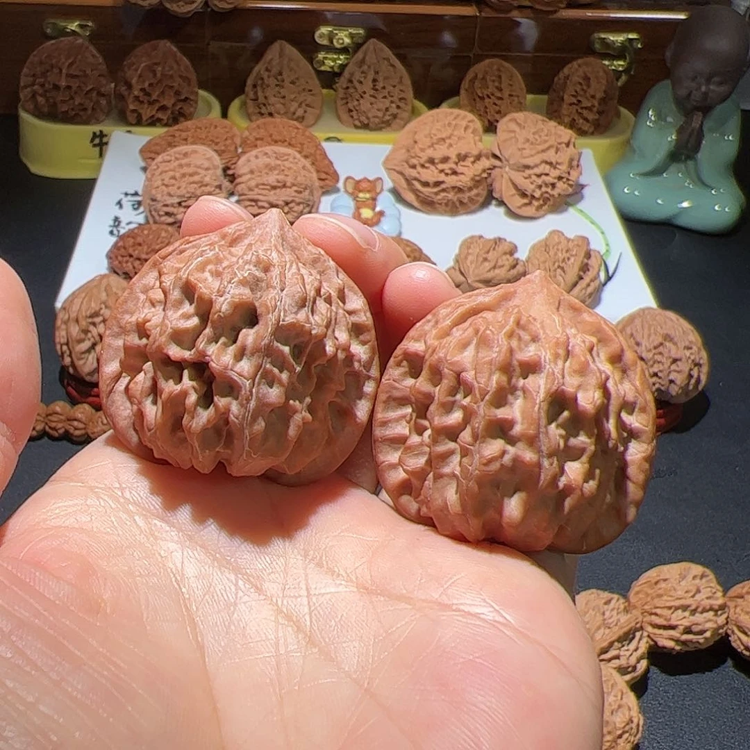 文玩核桃把件于****b金毛狮王