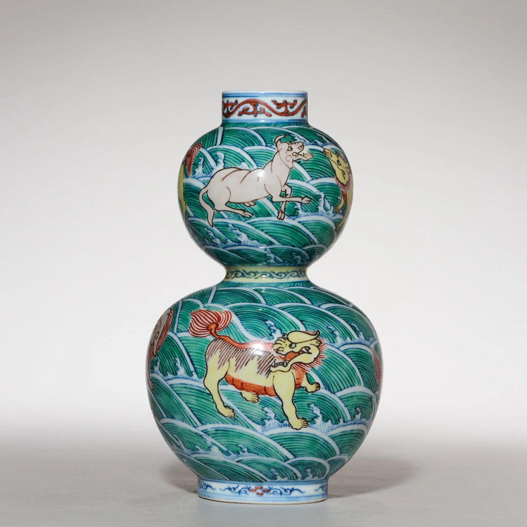 5360清晚期·斗彩海兽纹葫芦瓶【古董拍卖】