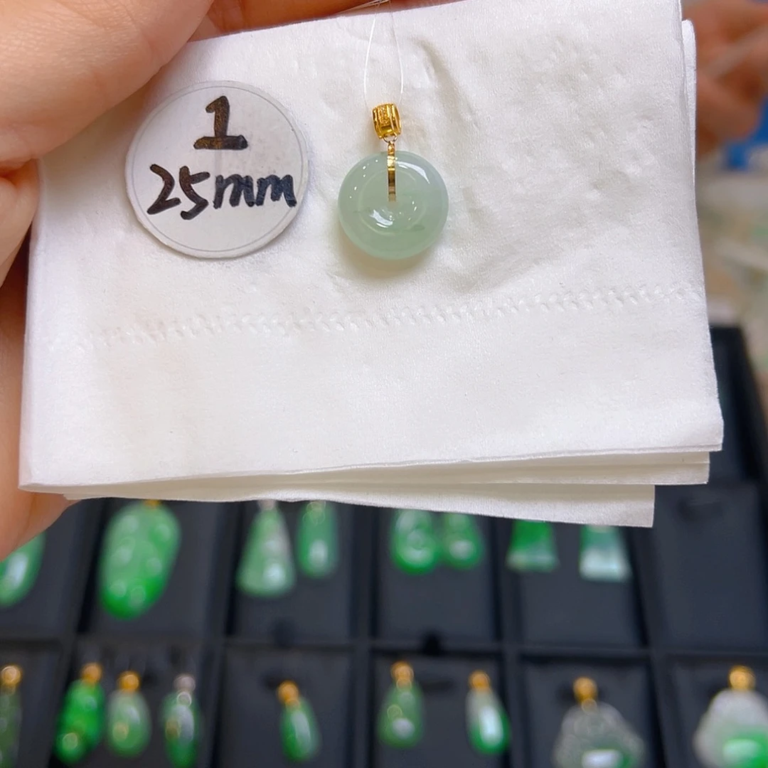 翡翠颈饰18K金镶嵌翡翠