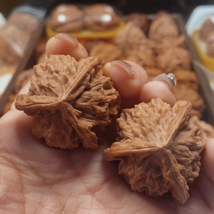 一***鱼文玩核桃吊坠盘山