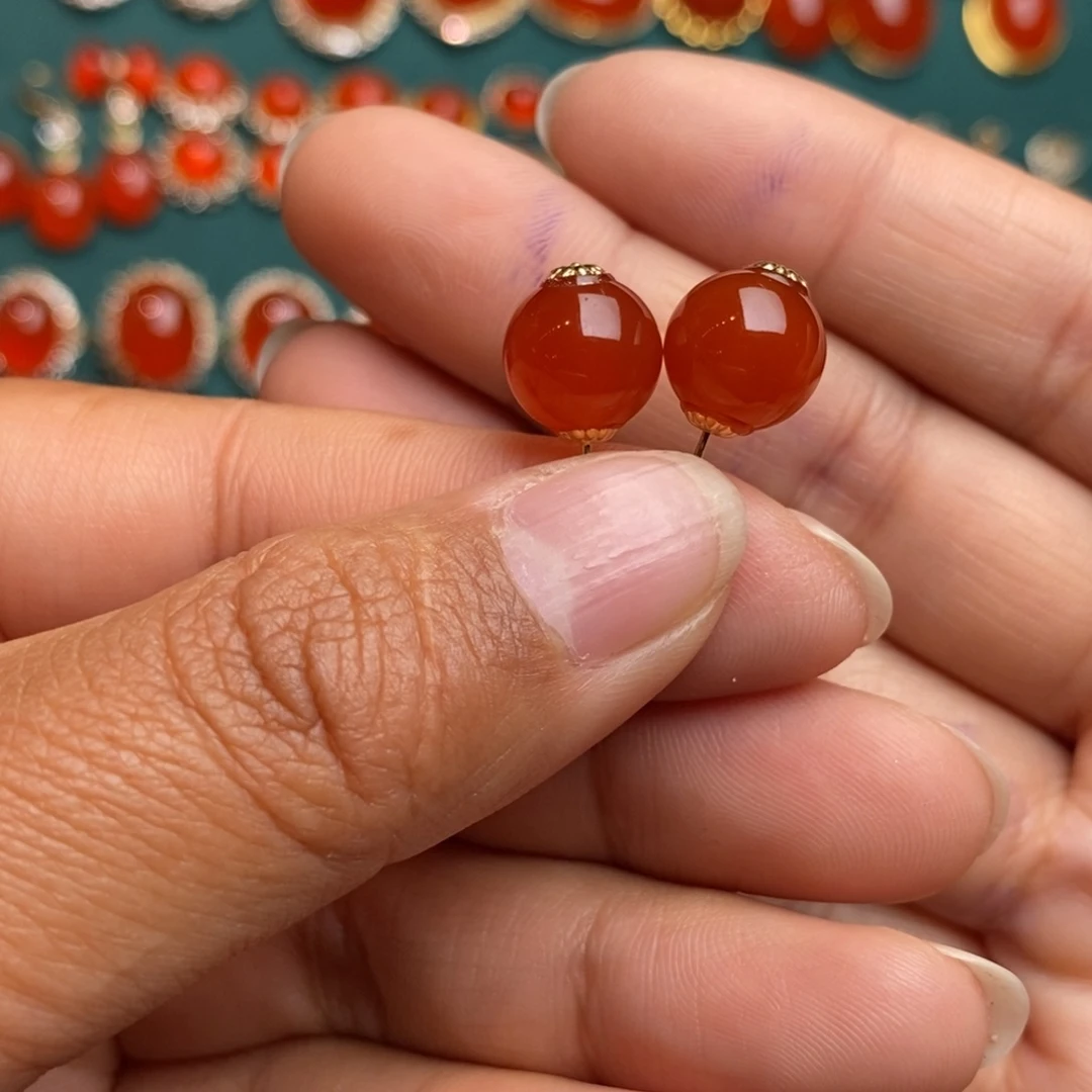 18K金镶嵌南红玛瑙耳饰