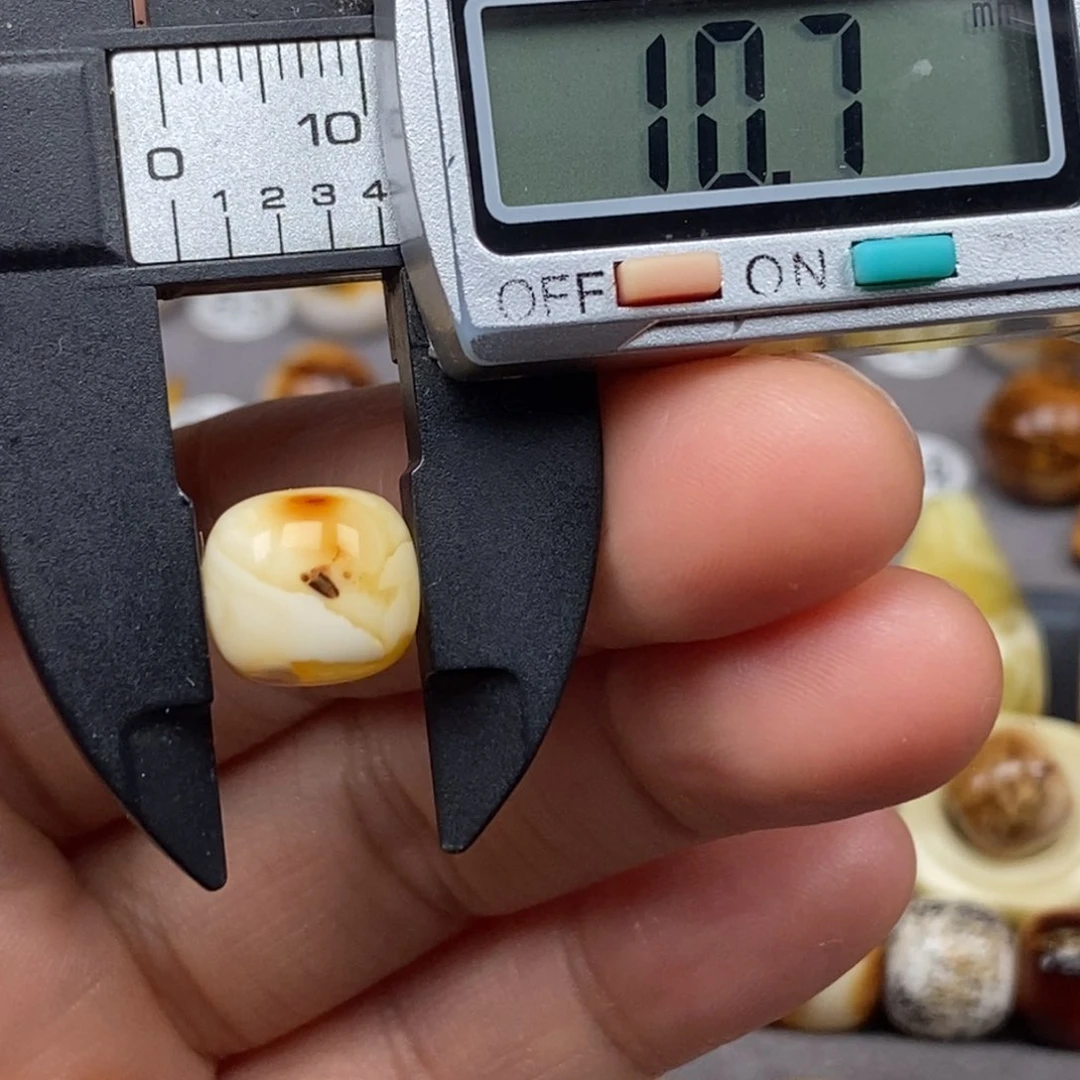 裸石琥珀未镶嵌老型