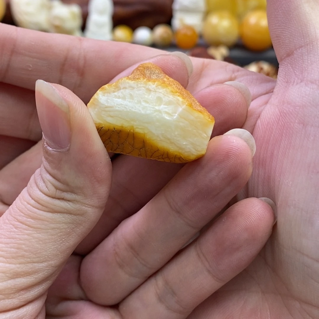 A***A定制琥珀未镶嵌蜜蜡