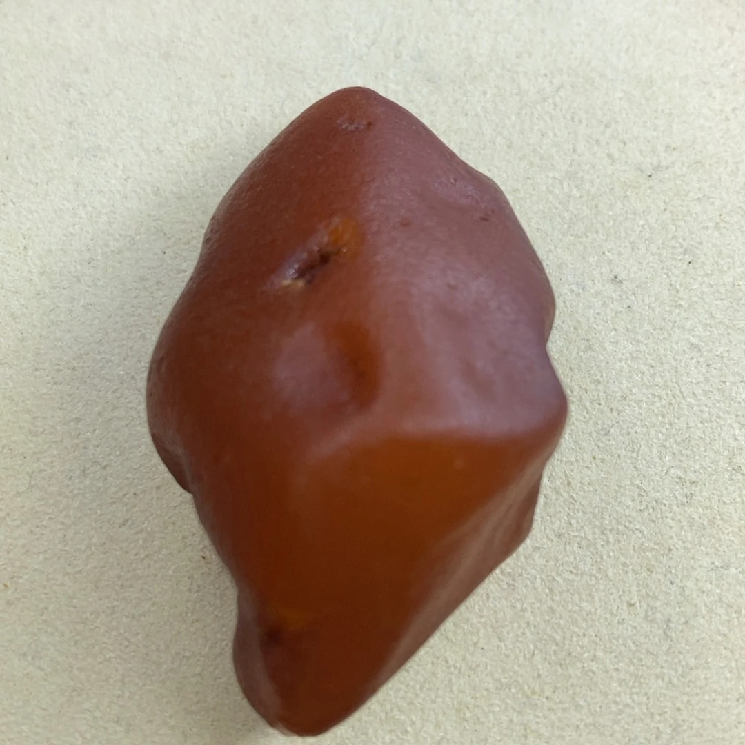 琥珀颈饰未镶嵌晒****梨