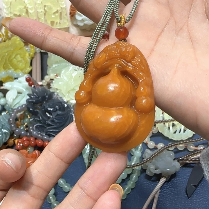 未镶嵌蛇纹石玉吊坠
