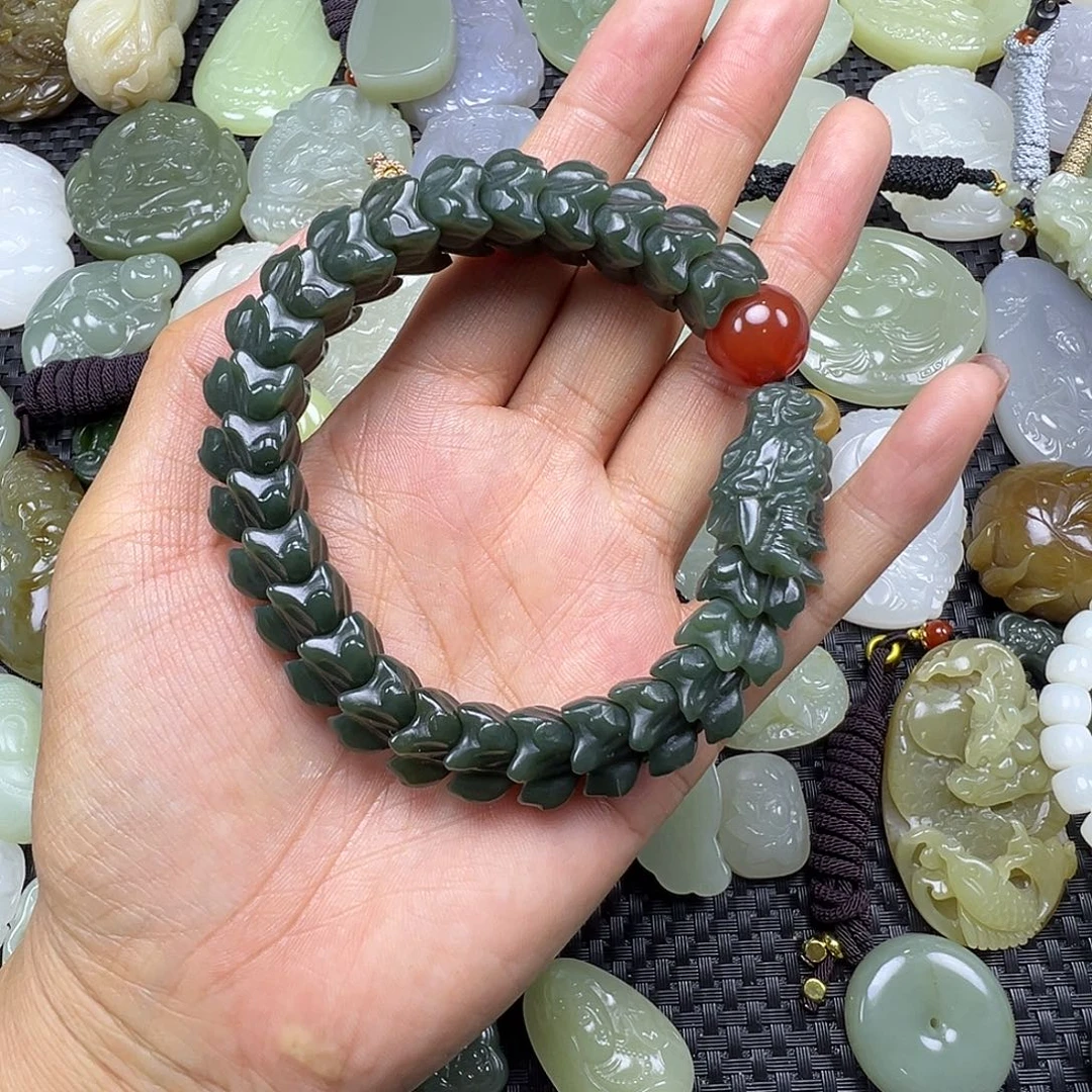 和田玉未镶嵌吊坠(赠链)