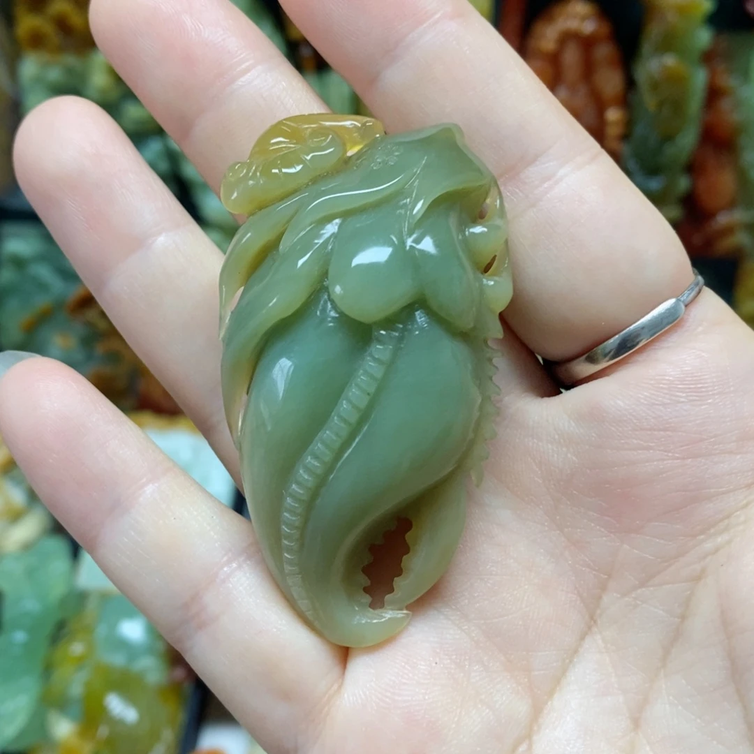 岫玉未镶嵌吊坠(赠链)