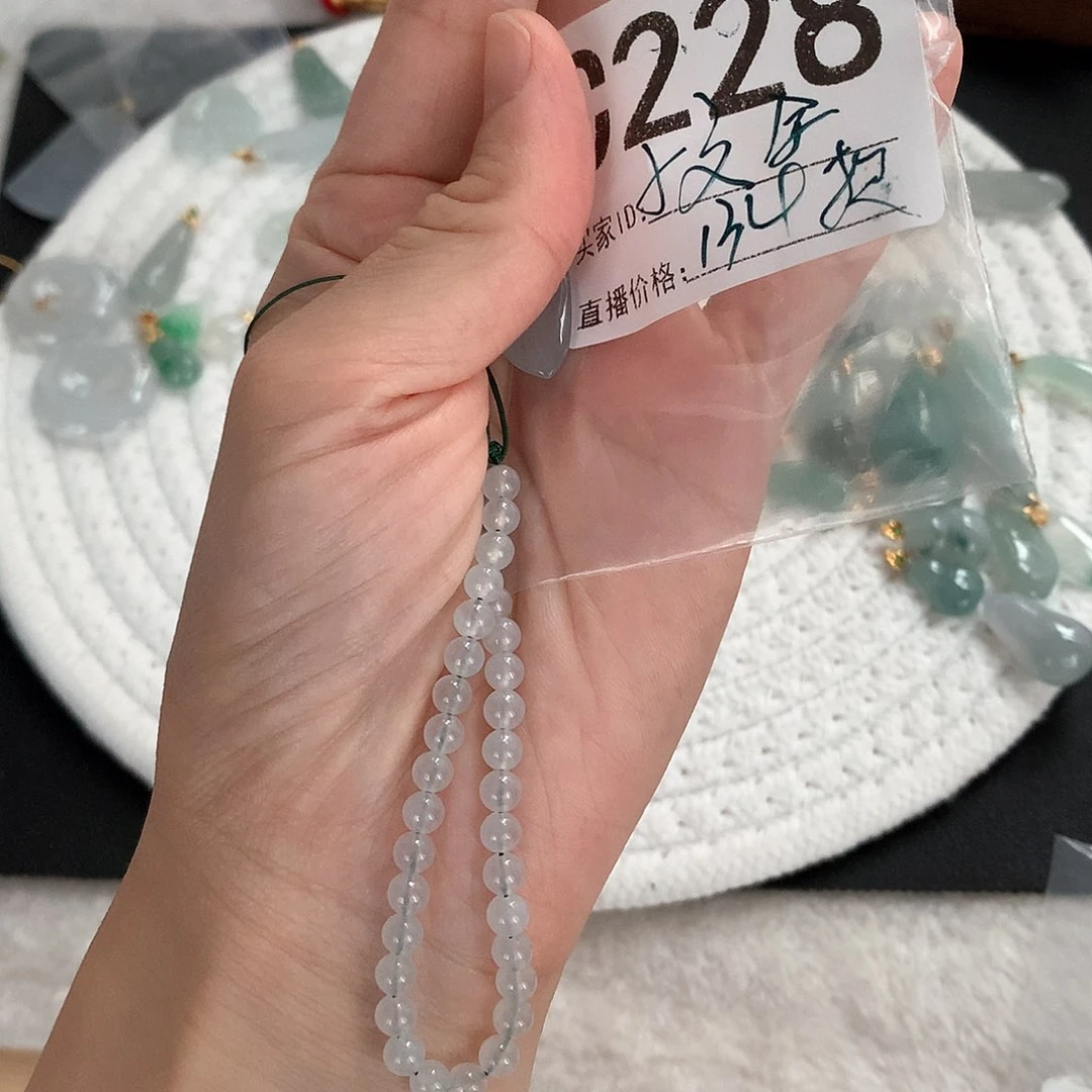 翡翠未镶嵌颈饰摆***?手串