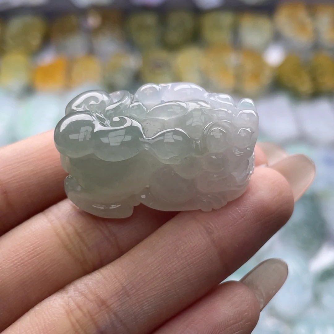 翡翠未镶嵌颈饰貔貅
