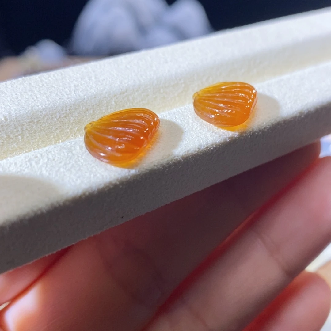翡翠未镶嵌颈饰翡翠黄红色福贝一对