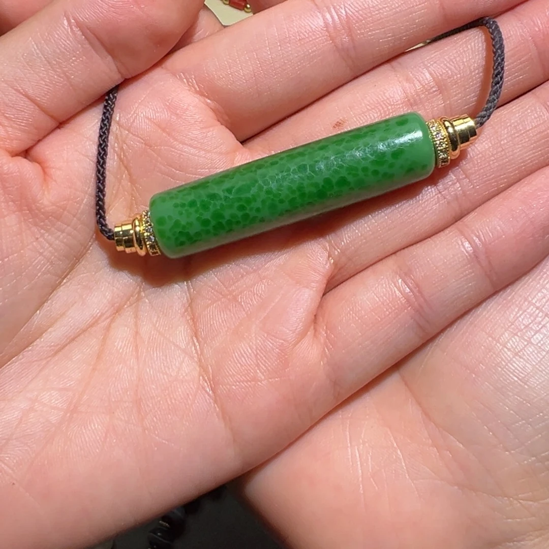 琉璃颈饰各种各样的