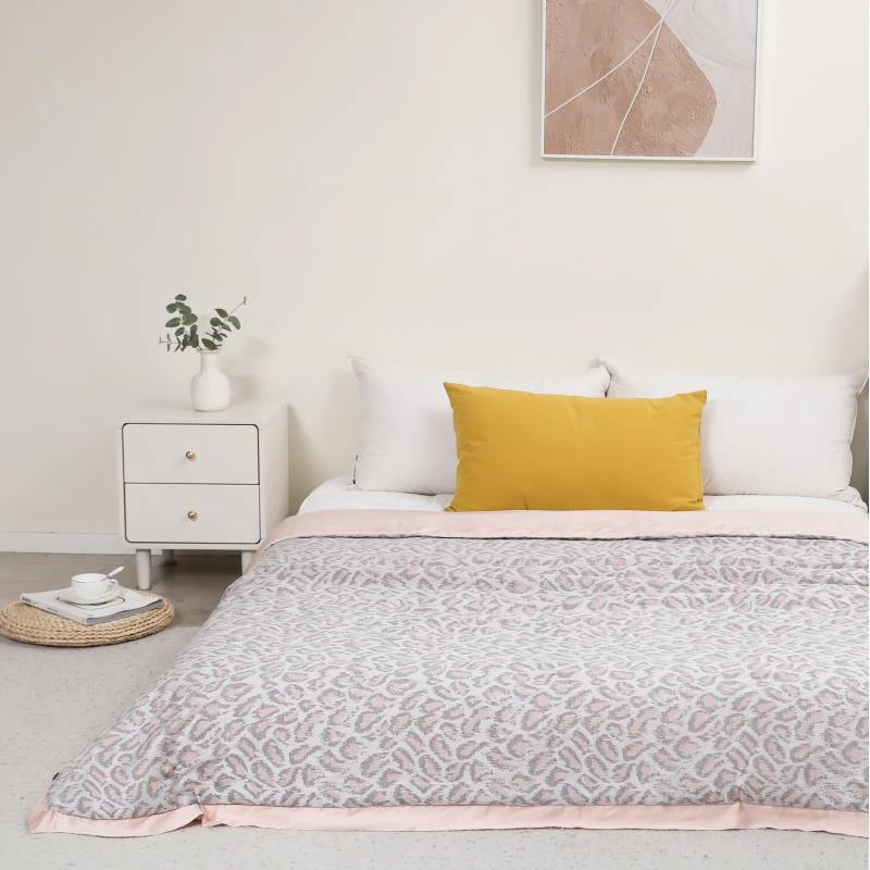 X【豹纹-粉】长绒棉贡缎四季被150*200cm