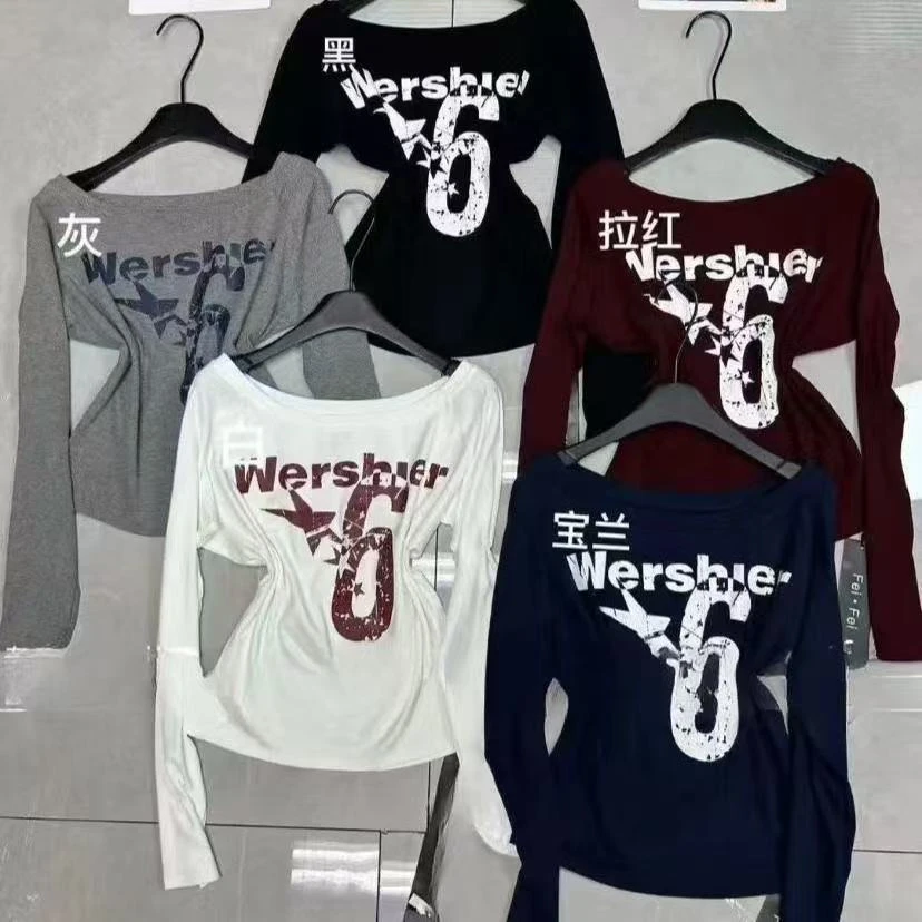 早秋独特美式字母印花打底衫女设计感斜领露肩长袖t恤锁骨短上衣