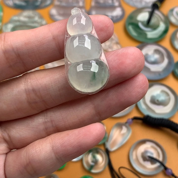 颈饰未镶嵌翡翠….