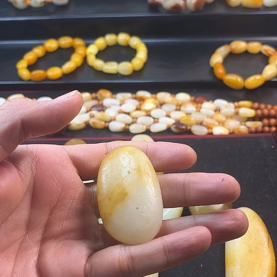 高***和田玉未镶嵌颈饰
