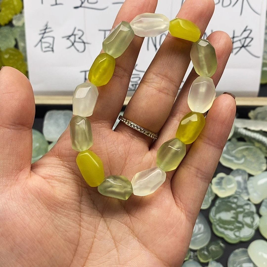未镶嵌蛇纹石玉颈饰