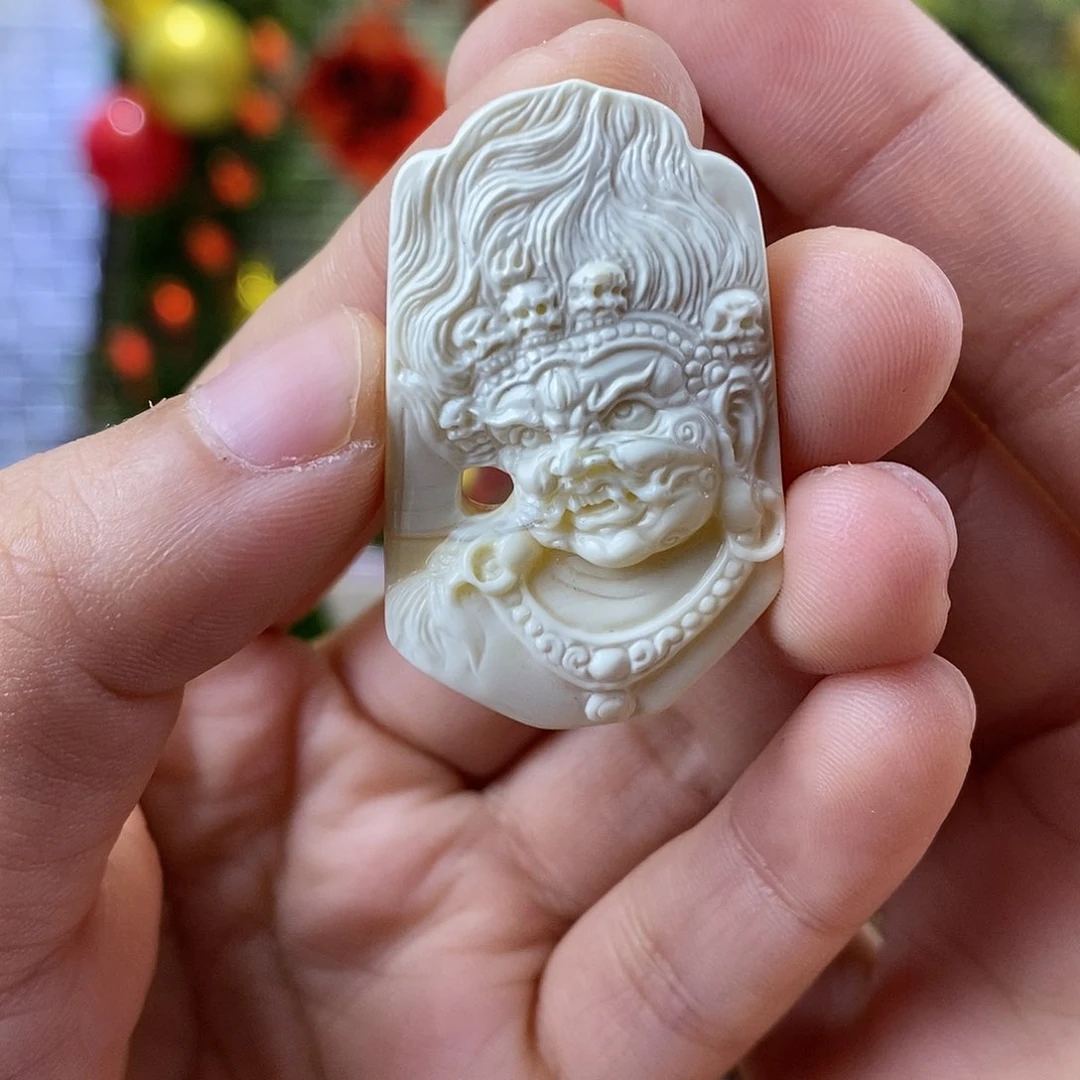 蜜蜡裸石未镶嵌蜜蜡雕刻件