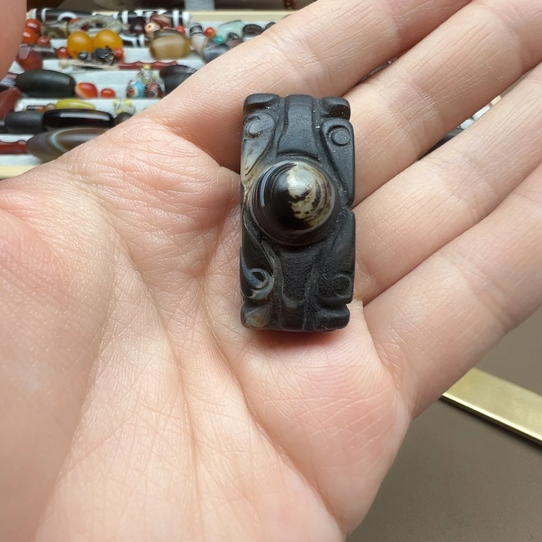 黑***撒未镶嵌玛瑙/玉髓珠宝半成品