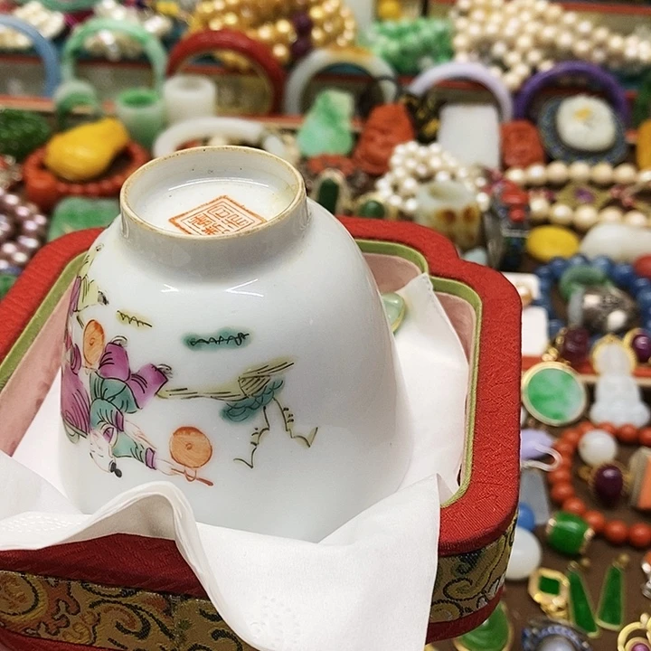 无**境青花彩绘小主人杯