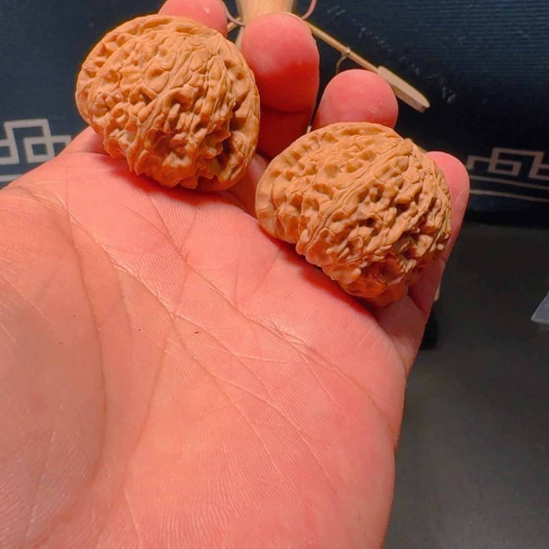 文玩核桃吊坠白狮子41尺