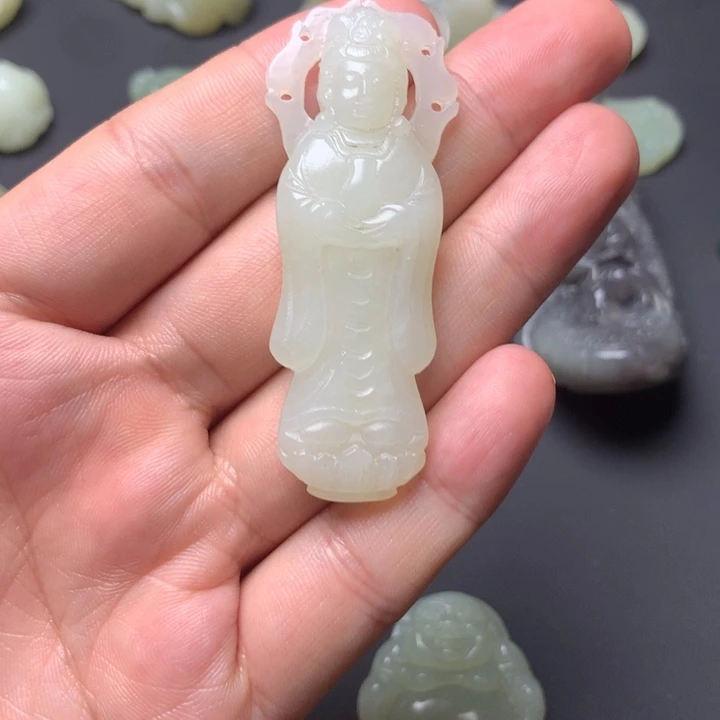 晓***〉和田玉未镶嵌颈饰