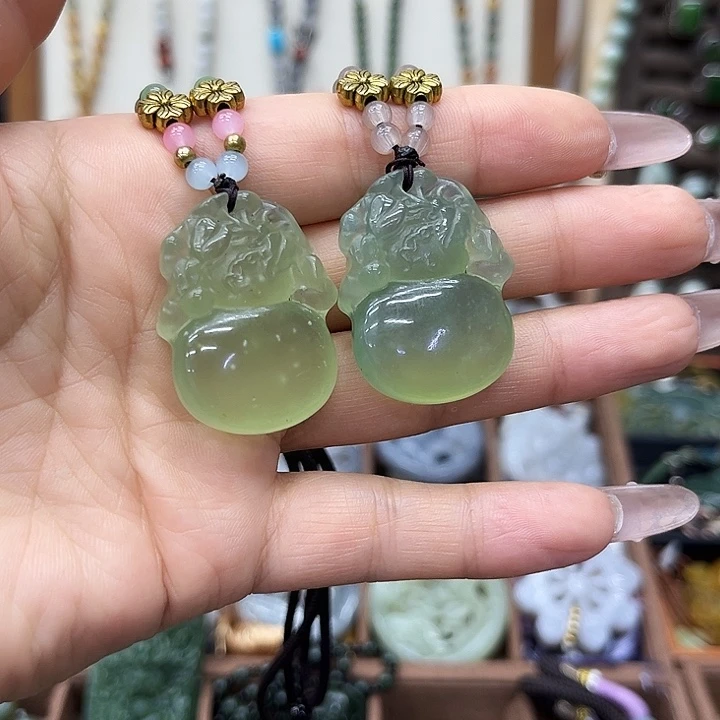 未镶嵌蛇纹石玉颈饰
