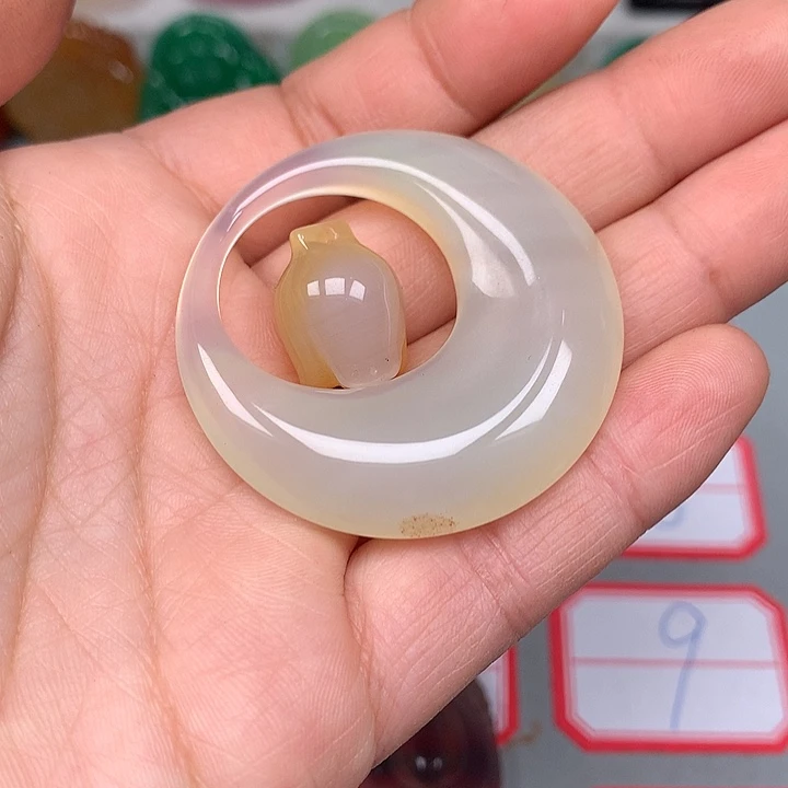 玉***藕玛瑙/玉髓未镶嵌颈饰