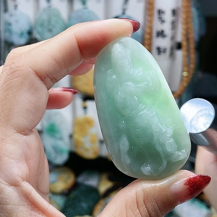 颈饰足铂镶嵌翡翠翡翠