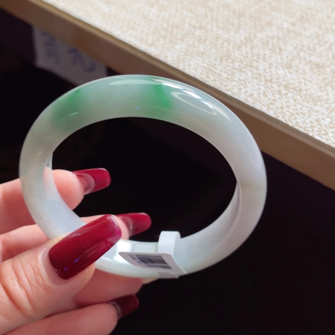 翡翠手镯未镶嵌手镯